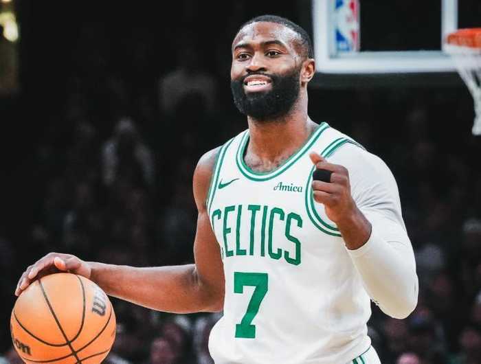 布朗30+10+5落选秀5记三分，西亚卡姆空砍32分，绿军复仇步行者