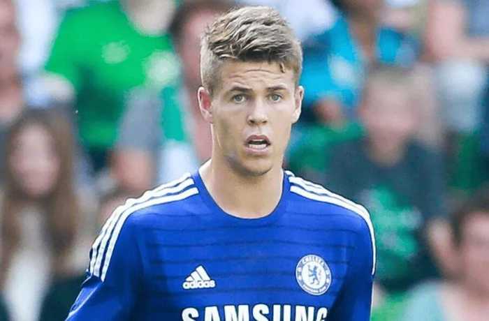 荷兰国脚范金克尔因伤退役，曾效力切尔西、米兰