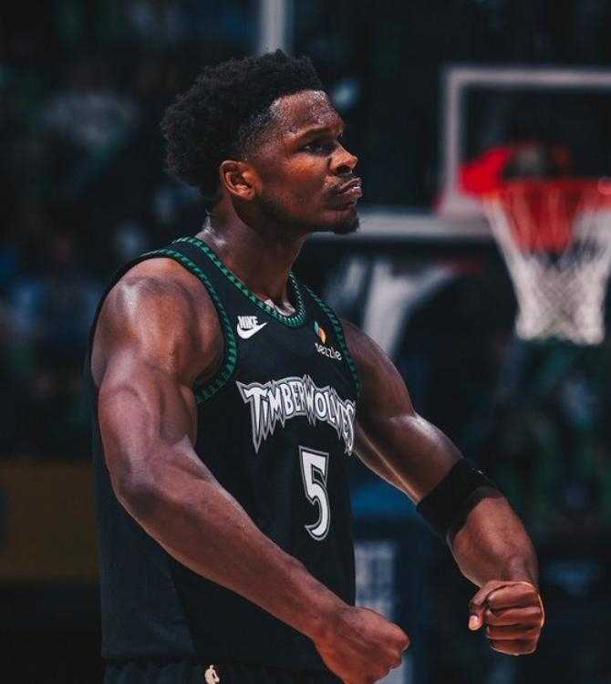 兰德尔准三双华子35+5+4，鹈鹕三驾马车合砍85分，18分逆转森林狼