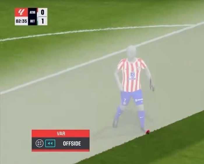 格列兹曼脚尖越位导致进球被吹，VAR画面引发争议