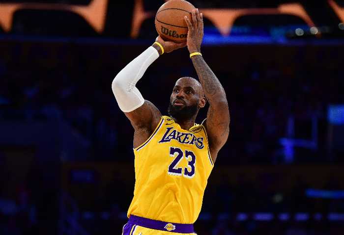 湖人129-101大胜勇士 球员评价：4人满分，4人及格，2人低迷