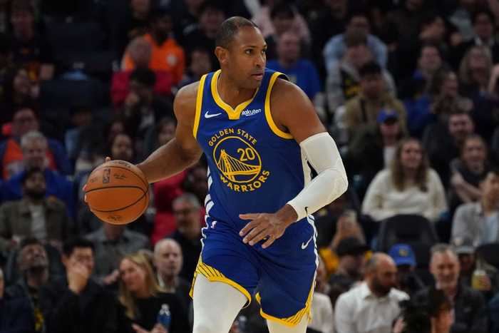 全能老将！霍福德上半场三分4中2得到6分3板3助1断1帽