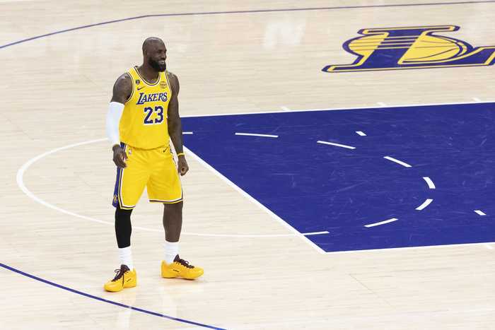 这多少岁？詹姆斯近4场场均20.8分5.8板4.8助 命中率64.2%/40%